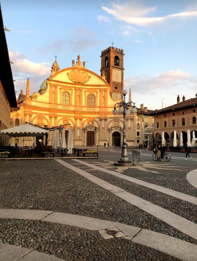 Emma Home Adiacente Alla Piazza Ducale Vigevano Exteriér fotografie